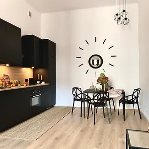 black-velvet-apartment.krakowhotelspoland.com/